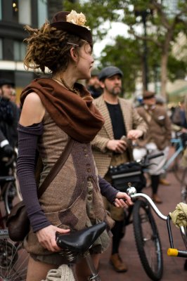 Cyclists in tweed1