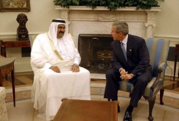 Bush sniffing Qatar