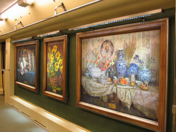 Art Gallery Inside train1